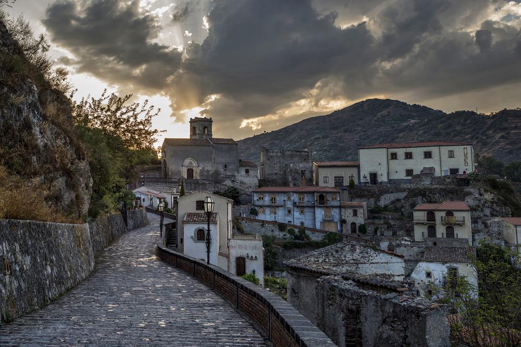 B&B Il Padrino Savoca Eksteriør billede